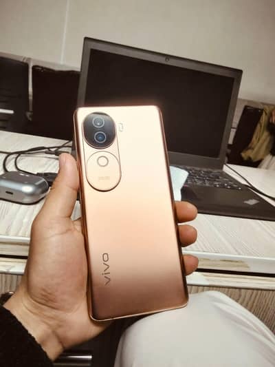 vivo v40e 8+8 256gb  brown color