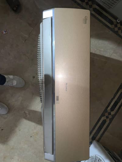 Gree 1 ton d,c inverter