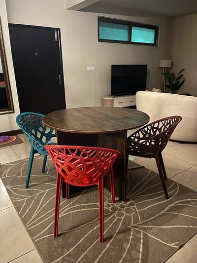 dinning table and chairs