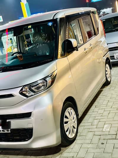 Nissan roox hybrid (EK Space)