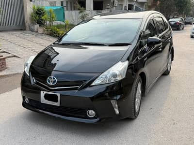 Toyota Prius Alpha 2012
