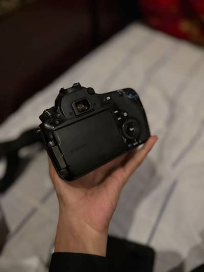 Canon 60d camera with 55-250mm lens very good condition 9/10