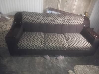 6 Seater sofa in good condition 3,2,1