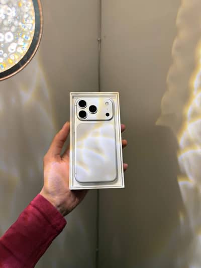 17 Pro 256GB 4 Months sim time