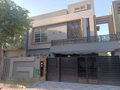 Vip 10 Marla Luxury Non Furnished House Available For Rent In Bahria Town Lahore