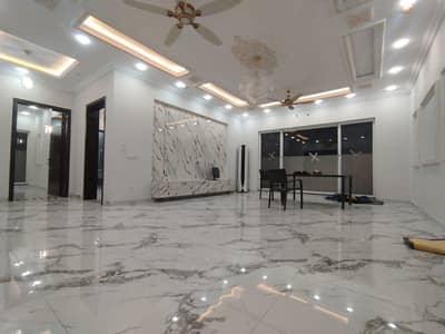 Vip 1 Kanal Non Furnished Upper Portion Available For Rent In Bahria Town Lahore