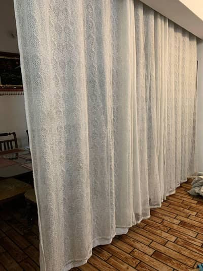 6 White curtains with lining full size