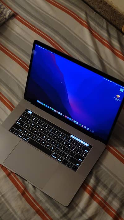 macbook pro 2017 15inch core i7 16gb 500gb 4gb graphic card