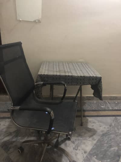 Office chair and table