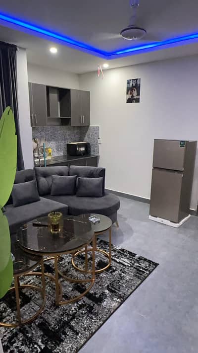 Luxury Flat prday for rent daily weakly bahria town