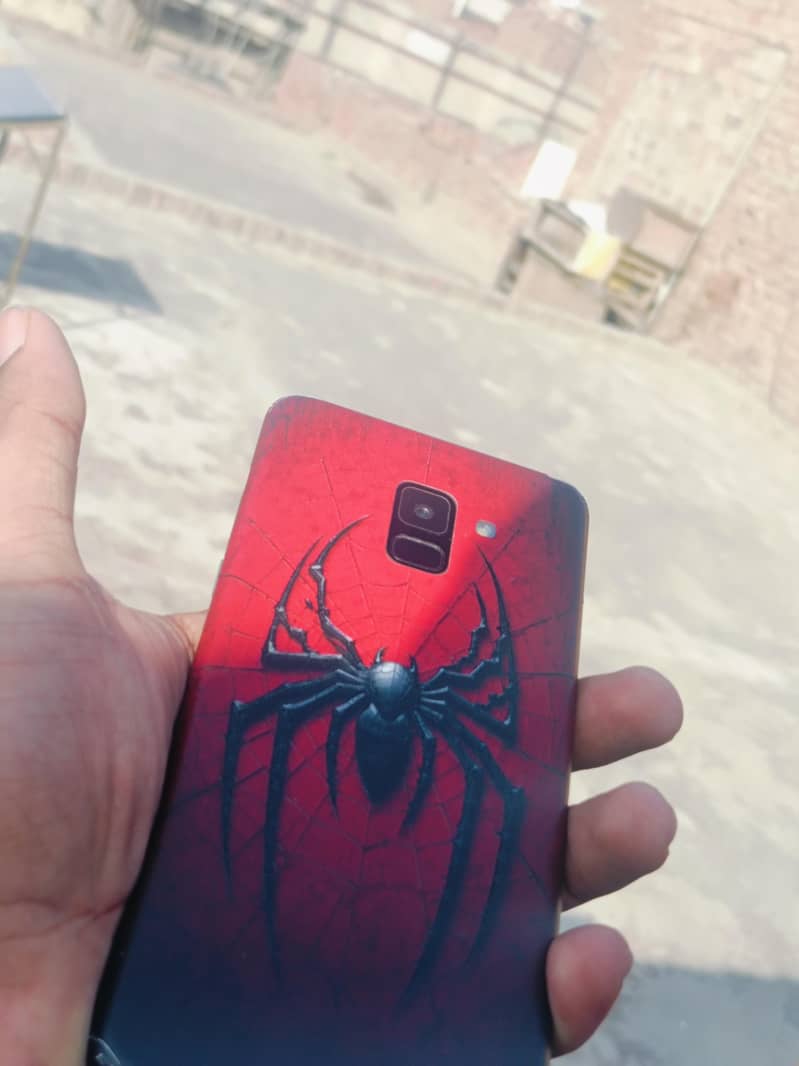 A8 PLUS . . . 4/64 0