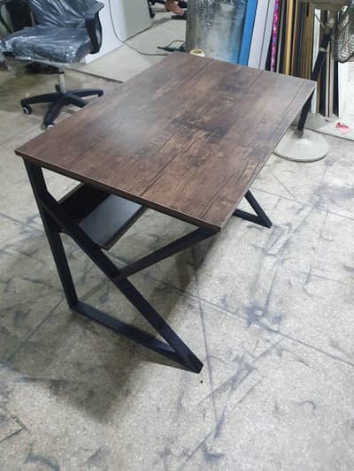 Computer Table/Office Table/Workstations/Conference Tables