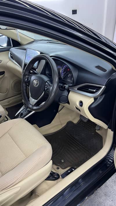 toyota yaris ativ 1.5 full option