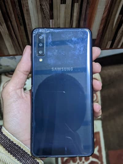 Samsung A 7 (4/128)