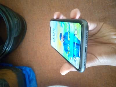 iphone 11 urgent sale 03289565865