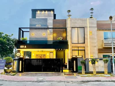 10.77 Marla CORNER ARCHITECT DOUBLE HIGHTED DESIGNER HOUSE FOR SALE