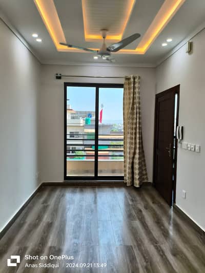 Spacious Luxurious Designer 2 Bedroom Family Apartment for Rent , Camera Security Available Good. location This Building 2 AC Install