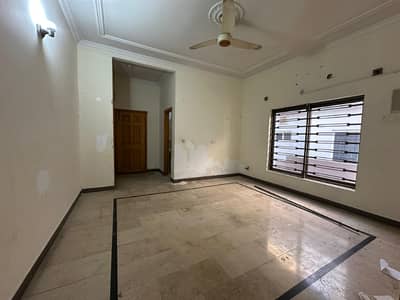 VIP GROUND PORTION For Rent 3 Bedroom + Point Gas Available Good Location This House