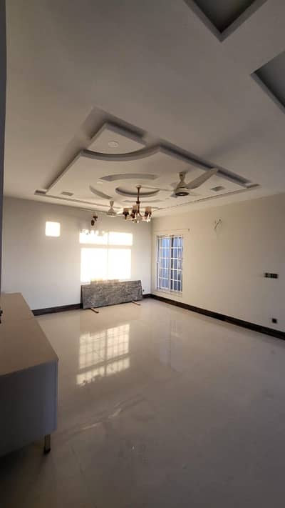 (Reasonable Price This Portion )VIP. . Tile Flooring 3 Bedroom UPPER PORTION FOR RENT, Gas Available In Korang Town Prime Location This House