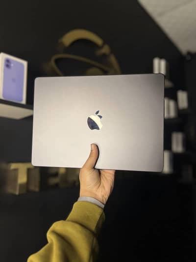 MacBook Pro M4 (2025) 14-inch | 16GB/512GB | Silver - Like New