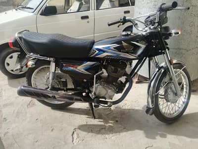 Honda CD 70 lush and genwain condition 29 serial pakka 25 ModeL. . . . . .