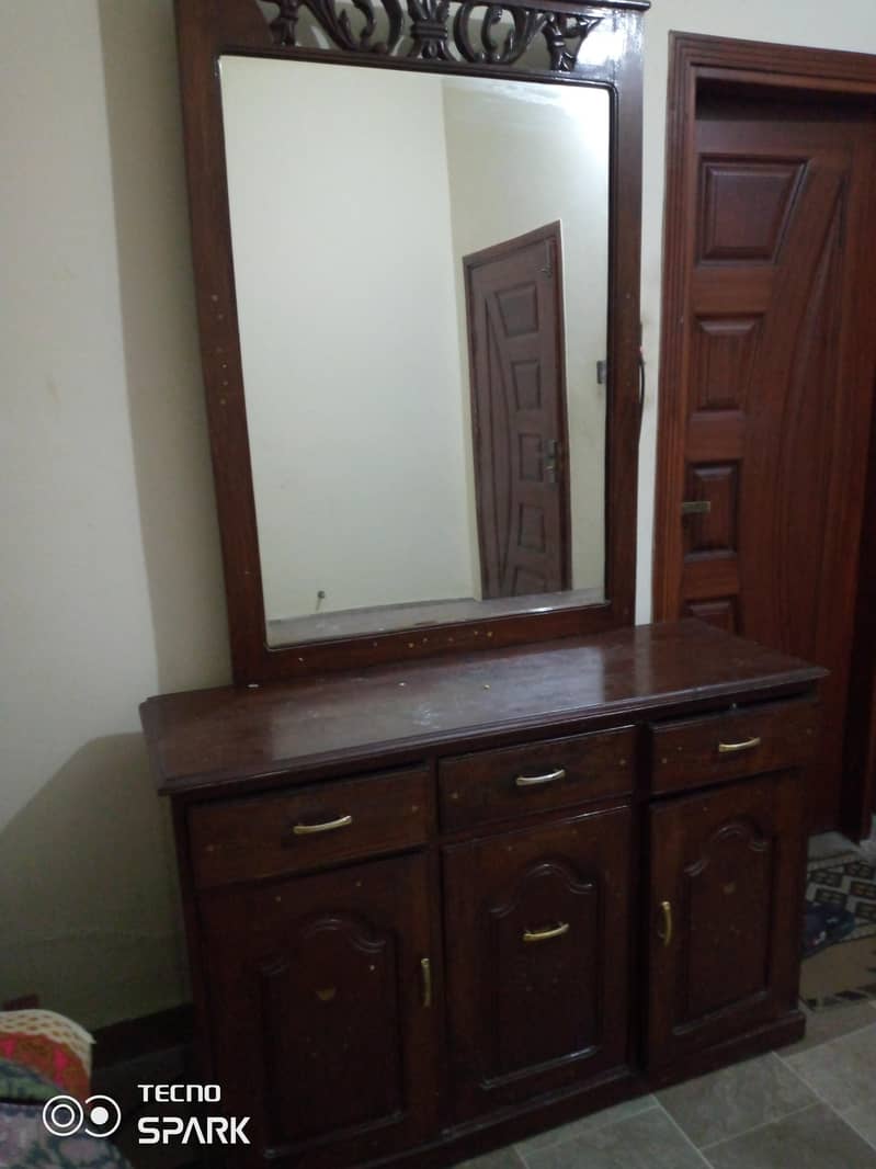 Dressing table available 0