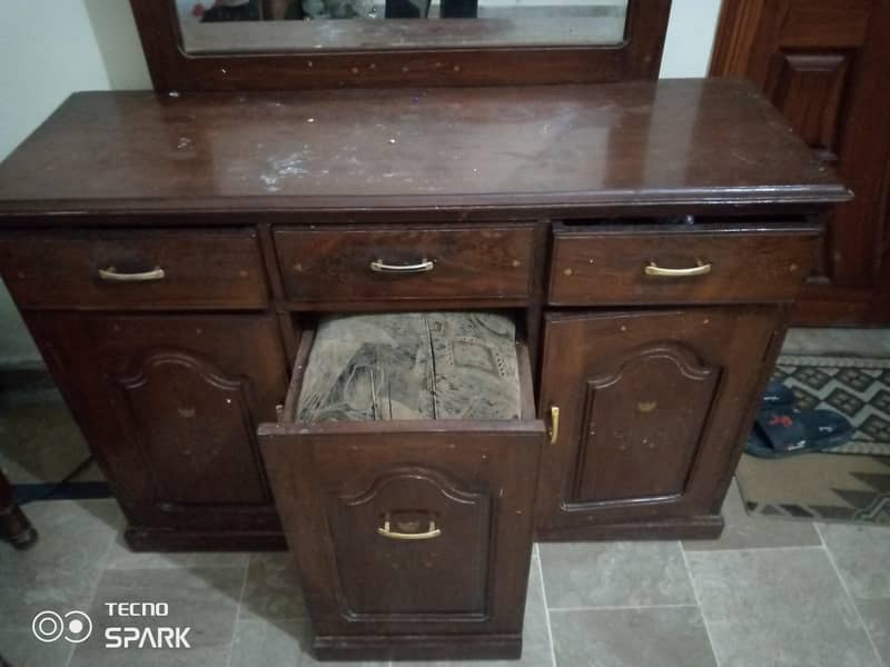 Dressing table available 2