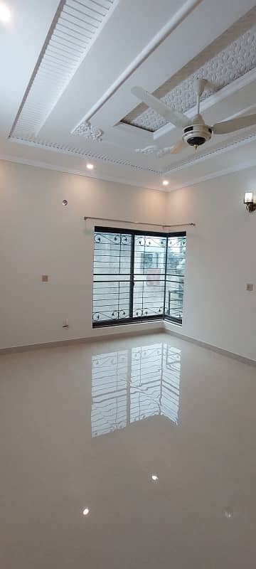 Prime Location 18 Marla Home In Architect Society For Sale