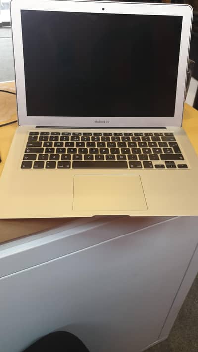 Apple Macbook Air  2015  i5