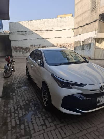 lush car ,alloy rims,retractable side mirrors,multimedia,etc