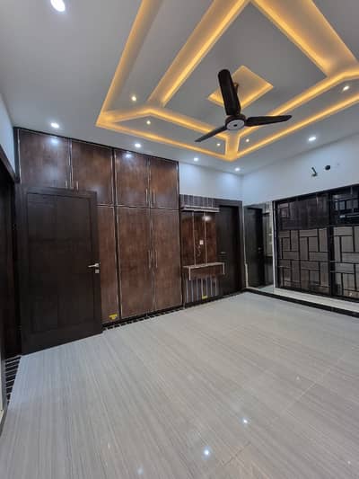 10 MARLA HOUSE AVAILABLE FOR RENT