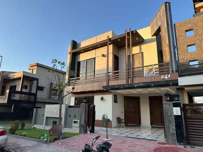 Double Storey 10 Marla House Available In Bahria Town Phase 8 - Block H For sale