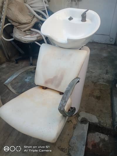 Used Salon Shampoo Chair – Repairable / For Parts – Cheap Price
