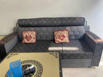 5 Seater Beautiful Sofa Set less used