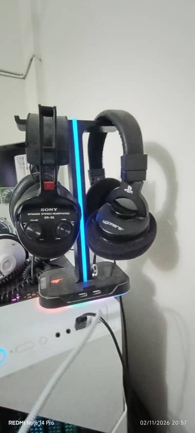 headphones stand Havit brand