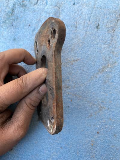 Suzuki Cultus Mehran Carborater Fitting Plate