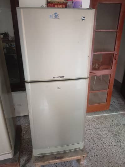 2 faregh pary hain achi halat