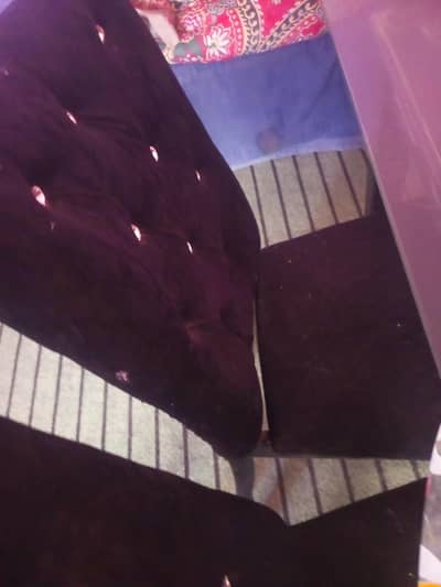 used dining table with 5 chsirs