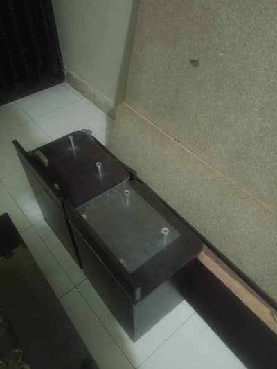 Queen Bed with side tables