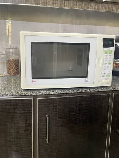 LG Microwave Oven in Good Condition – Perfect Working