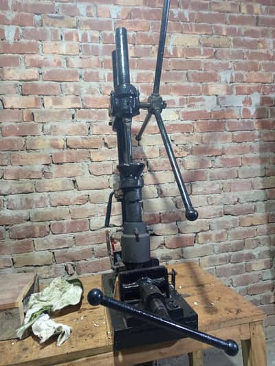 Hand moulding machine with dai