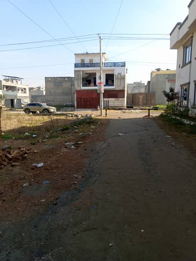 Corner Plot 10 Marla Size. (35+70) 40 foot Gali hy Demand 99 lack final 95 lack Tahir Khan 03115850472