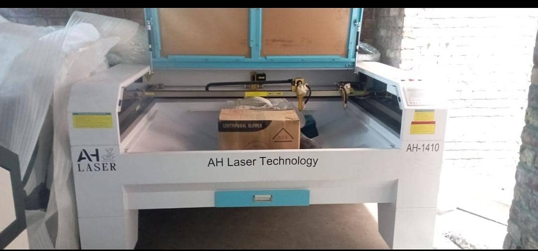 Laser cutting machine 4