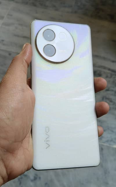 Vivo V30e 5G 9/10.