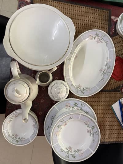 Dinner plates deep plates cup saucers tea set