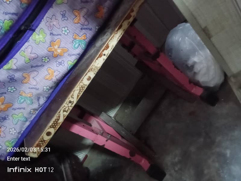 study table in good condition 4