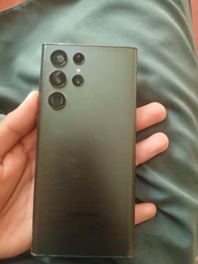 ssamsung s22ultra in used  and panel in black doit issu