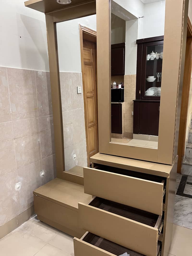 Dressing Table 0