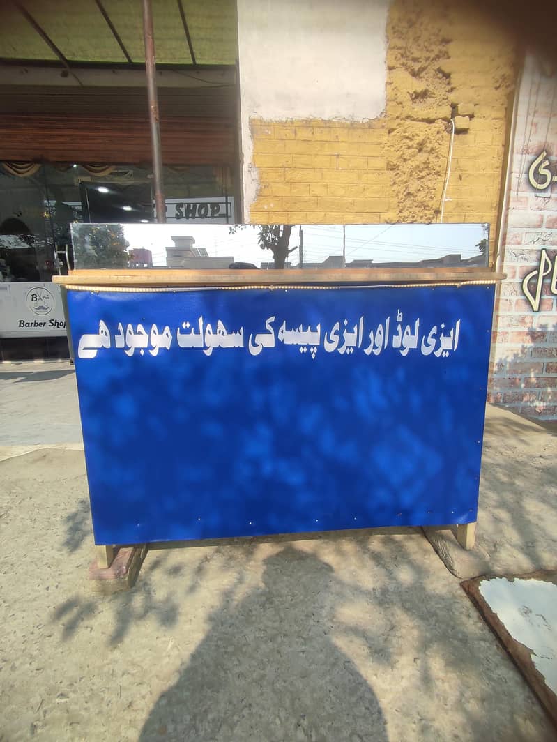 0#311#90#740#50 اچھی حالت میں مضبوط لکڑی کا ٹیبل برائے فروخت 1