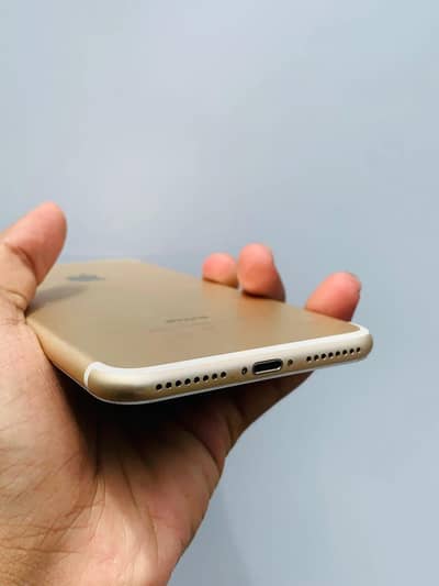 I phone 7 plus 128 GB with box WhatsApp 0320.3792405